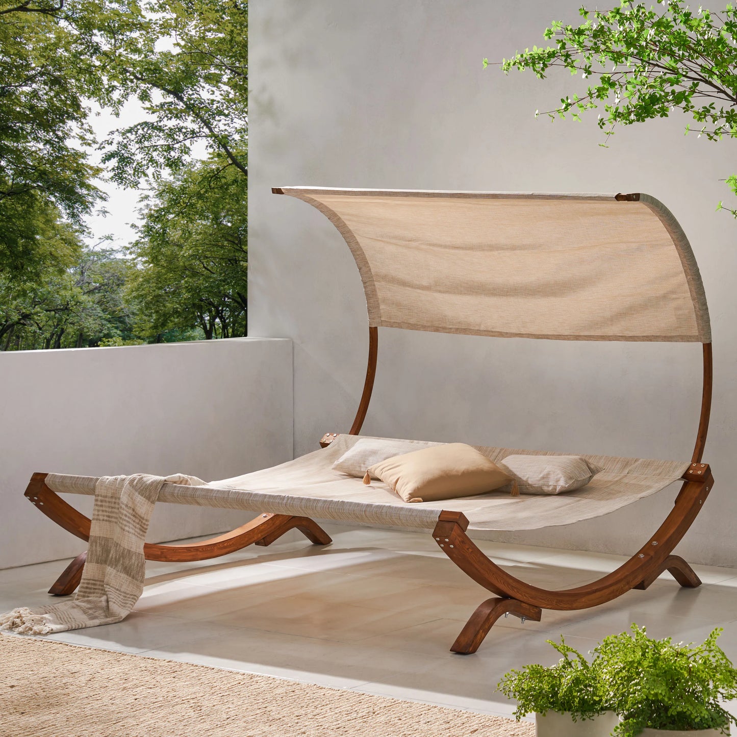 Double Sunbed with Adjustable Canopy and Pillows