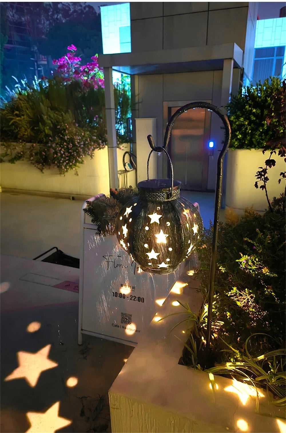 Solar Hanging Lantern with Star Projector – LED Outdoor Garden & Christmas Decor